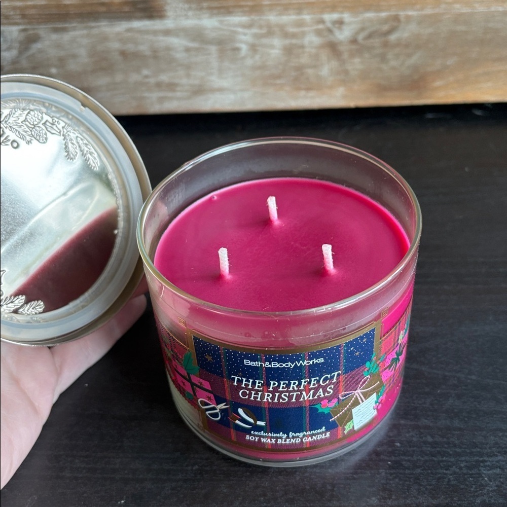 Bath & Body Works The Perfect Christmas 3-Wick Candle | Holiday Pine + Cookies 🎄 - Picture 3 of 4